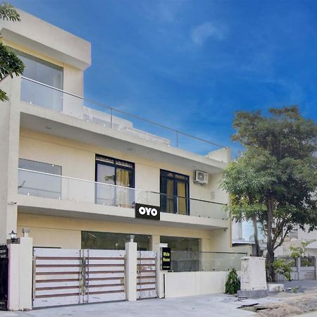 מלון נוידה Oyo White House מראה חיצוני תמונה